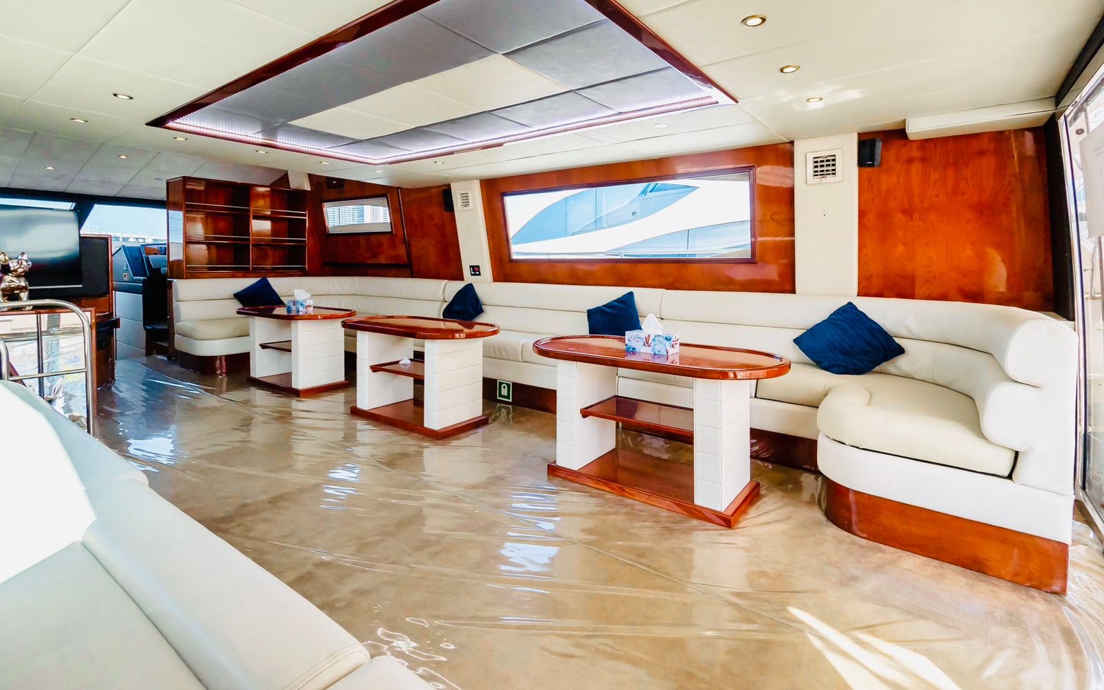 75ft Luxury Yacht View